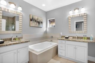 Large 4 bedroom with bunk room and 2 golf carts! - Destin - 3