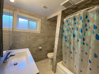 Yonge and Finch Subway !R Spacious & Stylish Prvt Bdr with Shared Bathroom - Toronto - 1
