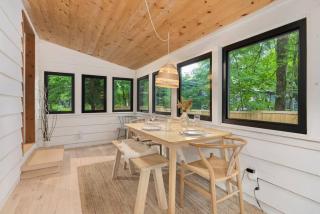 Black River Haus - Scandinavian Riverfront Cabin Muskoka - 7
