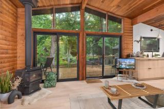 Black River Haus - Scandinavian Riverfront Cabin Muskoka - 1