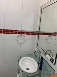 Apto confortável com 2 quartos a 300mt da praia. - Guarujá - 1