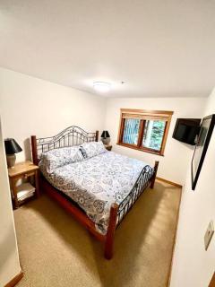 Ski In/Ski Out Luxury Home w/ jacuz/ fireplace - 5