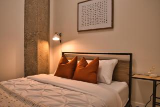 Luxury 3BR Spacious Suite Sleeps 8 Guests with Patio, Skyline View, Optional Parking and Gym Access Near McCormick Place and Lakefront - Chicago - 7