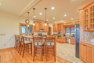 Spacious Panoramic Deep Creek Lodge - 1