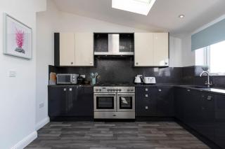 Auckland View - a comfy & spacious 4bed with views - 6