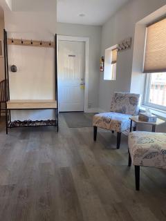 Sleeps 8! Just a 2 minute walk to Beach 1 - Wasaga Beach - 8