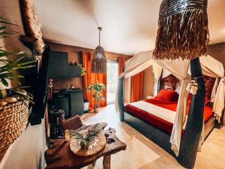 La demeure de Poulpican chambre LA GROTTE jacuzzi charme romantique terrasse privée 300m plage et restaurants La Croix Valmer - Golfe Saint Tropez - 5