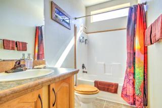 Beautiful Kanab Home with Yard - Walk to Restaurants - Kanab - 3
