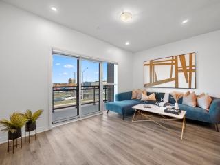 Stylish 3Br + Study Condo - Oakville - 6