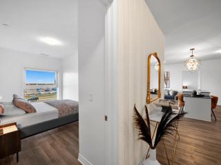 Stylish 3Br + Study Condo - Oakville - 8