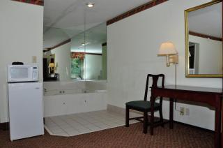 Days Inn & Suites by Wyndham Siler City - Siler City - 3