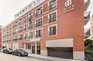 Modern Riverside Apartment with Free parking space - 1