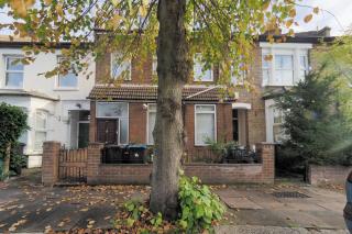 Stunning, large 1 bed riverside flat - 7