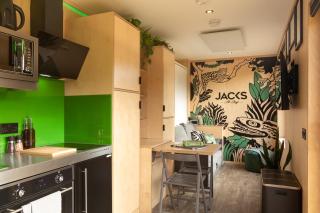 The Jungle - Unique Hot Tub Cabin in Millport - 9