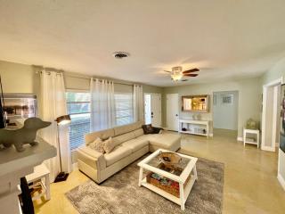 Rowena House 2bd Den 2bth Heated Pool Near Siesta Key - Sarasota - 3