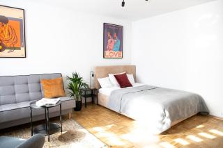 oompH Warsaw Center Well Designed Apartment with Balcony - Warsaw - 9