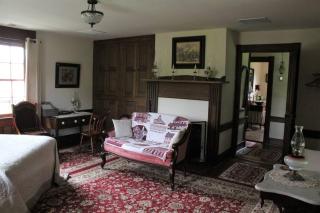 Upstairs Historic 1 Bedroom 1 Bath Suite with Mini-Kitchen, Porch & River Views - Elkins - 8