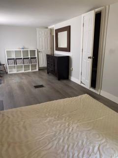 Sleeps 8! Just a 2 minute walk to Beach 1 - Wasaga Beach - 4