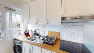 Live Like a Local Stylish 2BR with Balcony & Parking - Saint-Denis - 2