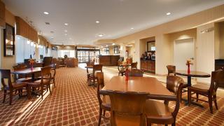 Best Western Plus Castlerock Inn & Suites - Bentonville - 5