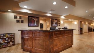 Best Western Plus Castlerock Inn & Suites - Bentonville - 4