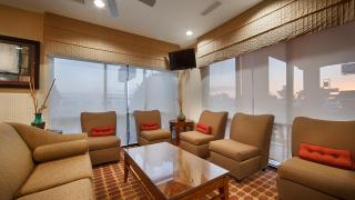 Best Western Plus Castlerock Inn & Suites - Bentonville - 3