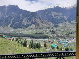 The East Ridge Cottage by Atrangiz Stays - 4