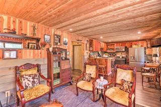 Quiet, Historic Manor Located in Ghost Town! - Calico Rock - 5