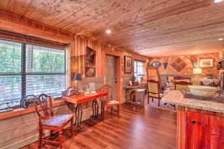 Quiet, Historic Manor Located in Ghost Town! - Calico Rock - 4