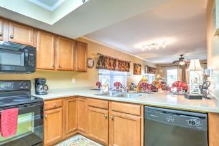 Sleek Pensacola Beach Condo Patio, Walk to Beach - Pensacola Beach - 4