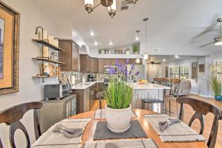 Patio and Grilling Station Family Home in Glendale - Phoenix - 1