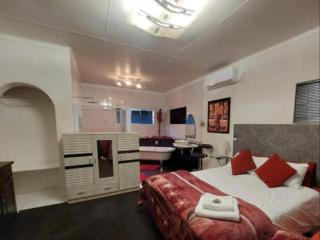 Chrisand Guesthouse - Kuruman - 4