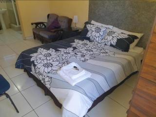 Chrisand Guesthouse - 1