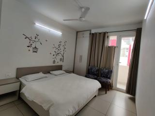 FACULTY HOUSE- Cosy Lounge Near Expo Mart - 7