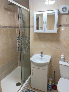 room with share bathroom Near train line - Londra - 3
