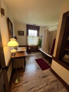 Upstairs Historic 1 Bedroom 1 Bath Suite with Mini-Kitchen, Porch & River Views - 1