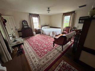 Upstairs Historic 1 Bedroom 1 Bath Suite with Mini-Kitchen, Porch & River Views - Elkins - 9