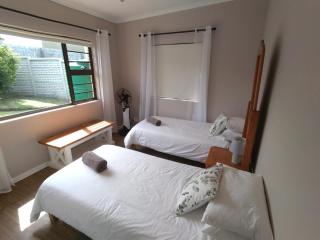 2 Bedroom Guest Suite at A-frame Glengariff Beach - Glen Eden - 7