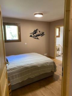 Gorgeous 2 bedroom, 2 full bath, ski in apartment! Winner of 2025 and 2024 Traveller Award! - Morzine - 1