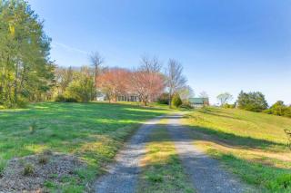 Huge Farmhouse with Heated Pool for Vacations and Retreats - Roseland - 9