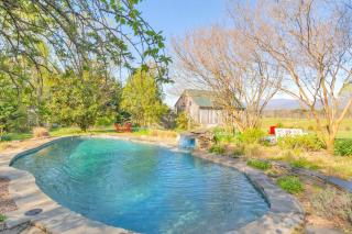 Huge Farmhouse with Heated Pool for Vacations and Retreats - Roseland - 2