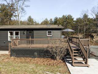 Pinewood Bungalow - Luxury Cabin, Kid-Friendly - 9