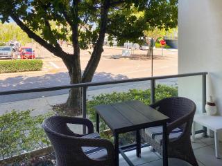 Blue on Blue Deluxe King or Twin room, steps from ferry, amazing pool, wifi - 6