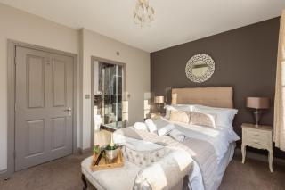 Sugar Reef - A Fantastic Modern House with Garden, Free Parking for 2 cars, Free use of Electric Vehicle Point, Whitby Beach, Shops, Bars and Restaurants just a 10 minute walk away! - Whitby - 4