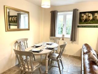 Lion Cottage, Broadway - 2