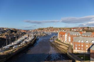 Sugar Reef - A Fantastic Modern House with Garden, Free Parking for 2 cars, Electric Vehicle Point, Whitby Beach, Shops, Bars, Restaurants just a 10 minute walk away, Maximum Occupancy 4 Guests - Whitby - 9