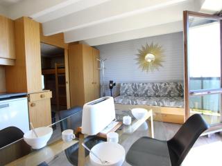 Studio cabine rénové avec parking couvert, balcon ouest et accès navette gratuite à Chamrousse - FR-1-340-260 - 1