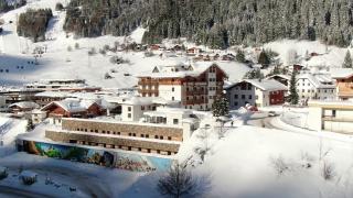 Hotel Nassereinerhof - Sankt Anton am Arlberg - 0