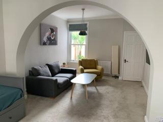 Napier - A Beautiful House in the best Southsea location - 8