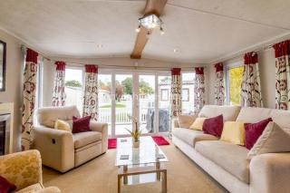 6 Berth Caravan With Decking At Cherry Tree Park In Norfolk Ref 70014G - 5